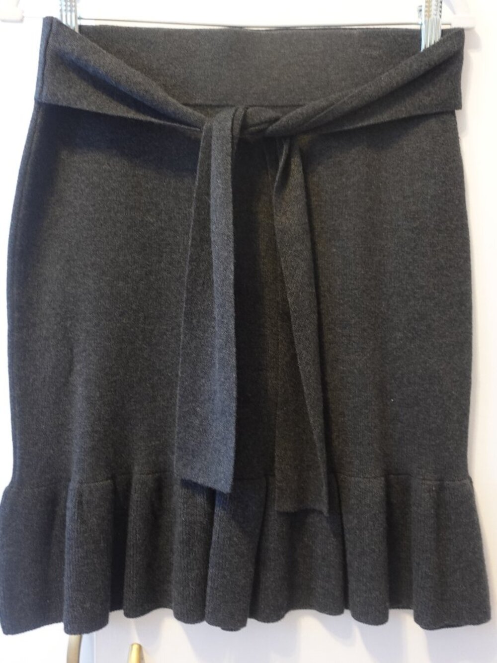 Anne Taylor Factory Petite Grey short mermaid style skirt, size MP